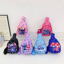 Túi đeo chéo họa tiết Stitch chính thức - Màu hồng tươi sáng, món đồ không thể thiếu cho người hâm mộ - Túi đeo vai nhỏ gọn đa chức năng, có ngăn khóa kéo phía trước, tiện dụng khi rảnh tay, người bạn đồng hành lý tưởng khi đi du lịch - Chất liệu cao cấp, đa dụng cho sử dụng hàng ngày, với họa tiết "Lilo & Stitch" kinh điển. - Nhiều màu - Xem 3