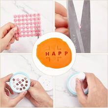 一套DIY创意字母饼干压花模具。您可以自己定制饼干、蛋糕和甜点模具。适合在节日和周年纪念日制作甜点和蛋糕压花印章。 - 彩色 - 查看 6