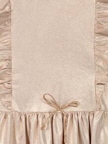 Vestido dorado con acabado tornasol de manga larga con detalle de olan y cuello redondo, ideal para niña de 4 a 12 años - Dorado - Ver 4