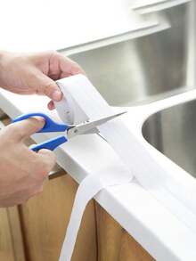 1卷厨房自粘美纹胶带，防水厨房和浴室水槽边缘密封胶带，防潮密封胶带，浴室马桶缝隙贴纸 - 白色 - 查看 2