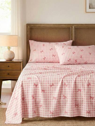 4 Stücke/Set Rosa kariertes Schleifenmuster Bettwäsche-Set, pflegeleichte Mikrofaser, weich, Bettwäscheset mit Blumenmuster (1 Stück Bettlaken, 1 Stück Spannbetttuch, 2 Kissenbezüge) Spannbetttuch-Set Größe King, Queen, Full, TWIN, Gummizug bis zu 30 cm tief, Kissenbezüge weich, atmungsaktiv, knitterfrei, für besseren Schlaf, Luxus Hotel Stil, Geschenk für Mutter, Vater, Freund, Studenten Bettwäsche, Schulanfang Bettwäsche