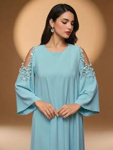 Solessence 优雅的阿拉伯风格长款圆领梭织面料连衣裙，饰有串珠和珍珠，袖长及腕，袖子常规。 - 薄荷藍 - 查看 2