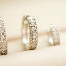 Trio de Brinco Argola Feminino com pedras cravejadas - Prata - Visão 5