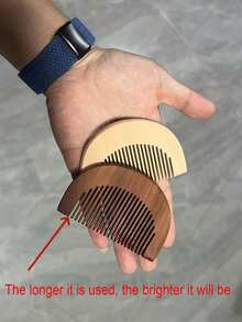 Pente portátil antiestático de madeira de pêssego natural (1 unidade, 3 unidades, 5 unidades ou 20 unidades). Diga adeus ao frizz, aos nós e à estática! Os dentes arredondados e suaves não machucam o couro cabeludo nem as pontas duplas, proporcionando um cuidado delicado com os cabelos. Design compacto e leve, ideal para levar no bolso, perfeito para casa, escritório e viagens. Um item essencial para o dia a dia, unissex e também uma ótima opção de presente. Escova de cabelo de madeira, pente massageador de couro cabeludo antiestático de jacarandá. Pode ser embalado individualmente (cor aleatória, com ou sem furo). - Multicolorido - Ver 5