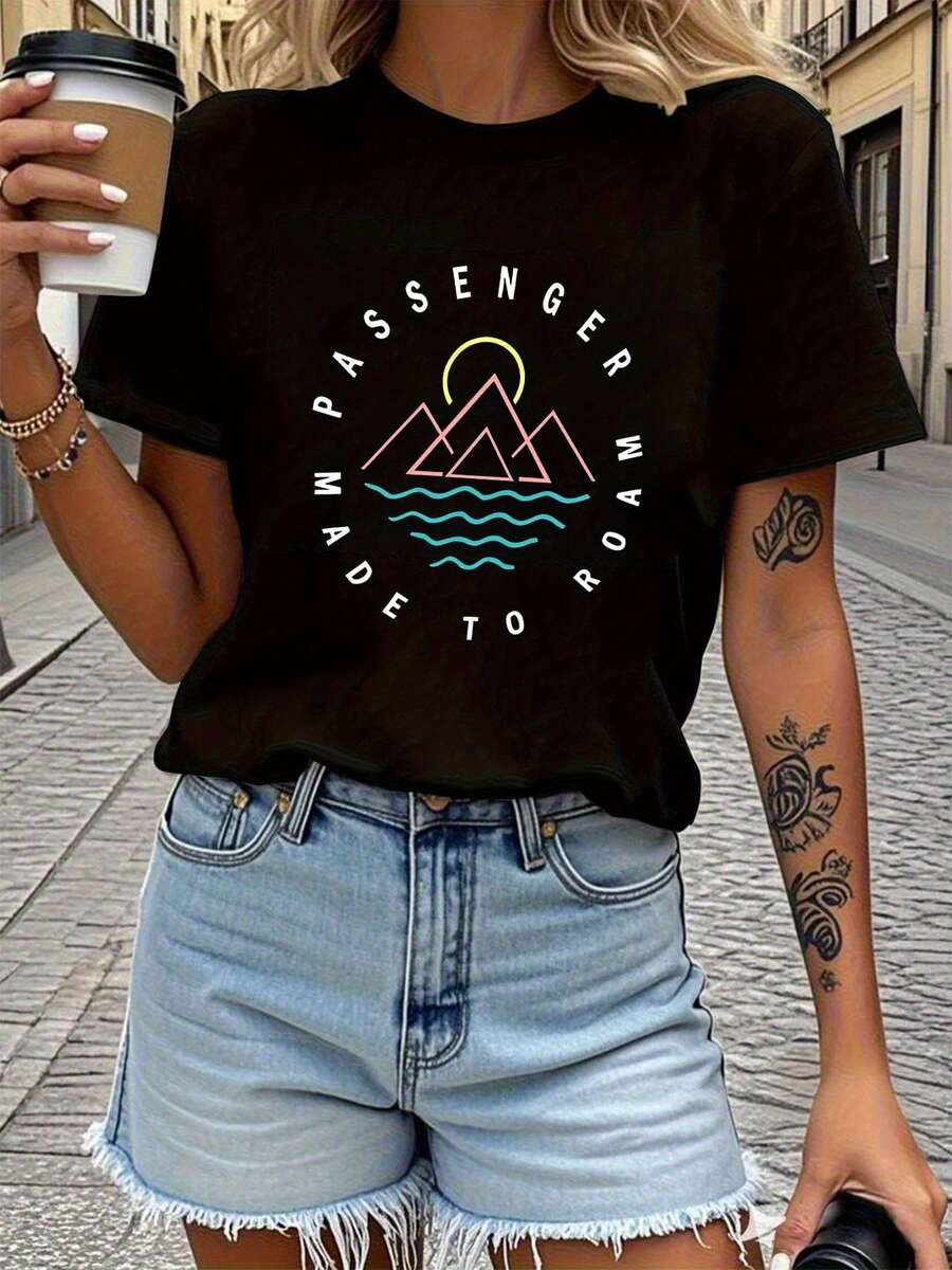Plus Women PASSENGER MADE To ROAM Travel Graphic T-Shirt Black With Pink Blue Mountain Sunrise Design Lightweight Crew Neck Tee For Wanderlust Machine Washable Spring Summer Top Made To Roam Collection Casual Wear Adventure Theme Breathable Material Print Shirt Travel Lovers L-5XL - màu đen - Xem 1