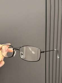 一副时尚方形镜框眼镜，金属镜框搭配透明镜片，男女通用，轻便时尚 - 黑色 - 查看 4