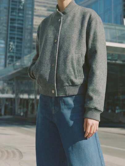 OUTTA BOX 单排扣口袋长袖立领落肩纯色羊毛混纺棒球夹克，女士款，时尚优雅休闲，适合居家、日常穿着、聚会、春季、秋季、冬季、情人节等场合。