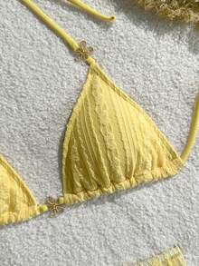 三件套黄色纹理挂脖比基尼泳衣套装，带装饰细节和配套裙子，夏季沙滩泳装 - 黃色 - 查看 3