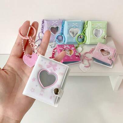 1个迷你心形相册钥匙扣，DIY手工插页相册，简约优雅插页卡片夹，可收纳照片、友谊纪念品、旅行纪念品、邮票，适合生日、周年纪念日、情人节、结婚礼物、学习用品等。