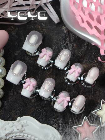 10 st. korta fyrkantiga formade söta hjärtan klassiska vita franska japanska stil heldäckande lösnaglar set kreativa handgjorda gemensamma pärlhjärta med rosa rosett koreansk stil heldäckande akryl press-on naglar kit för kvinnor och flickor vanity handgjorda naglar & 1 st. mini nagelfil & 1 ark självhäftande flikar, nageltillbehör perfekt för kvinnors och flickors dagliga look, och även utmärkt för fester, ceremonier och andra tillfällen