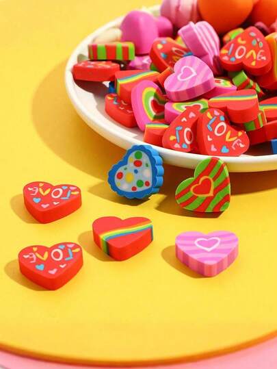 100 piezas de gomas de borrar mini para el Día de San Valentín - Gomas de borrar pequeñas con formas de corazón de dibujos animados, gomas de borrar pequeñas con forma de corazón a granel para escritorio, mascotas, gomas de borrar de lápiz para el Día de San Valentín, relleno de regalos, recompensas, premios, excelente para regalos de clase, recompensas y recuerdos de fiesta, artículos de incentivo en el aula, gomas de borrar duraderas