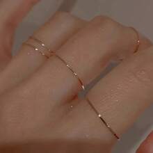Juego de 5 anillos de banda delgada y delicada - Joyería apilable minimalista y única de lujo para mujeres - Dorado - Ver 2