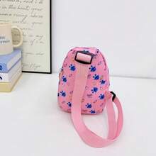 Túi đeo chéo họa tiết Stitch chính thức - Màu hồng tươi sáng, món đồ không thể thiếu cho người hâm mộ - Túi đeo vai nhỏ gọn đa chức năng, có ngăn khóa kéo phía trước, tiện dụng khi rảnh tay, người bạn đồng hành lý tưởng khi đi du lịch - Chất liệu cao cấp, đa dụng cho sử dụng hàng ngày, với họa tiết "Lilo & Stitch" kinh điển. - Nhiều màu - Xem 6