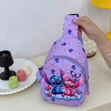 Túi đeo chéo họa tiết Stitch chính thức - Màu hồng tươi sáng, món đồ không thể thiếu cho người hâm mộ - Túi đeo vai nhỏ gọn đa chức năng, có ngăn khóa kéo phía trước, tiện dụng khi rảnh tay, người bạn đồng hành lý tưởng khi đi du lịch - Chất liệu cao cấp, đa dụng cho sử dụng hàng ngày, với họa tiết "Lilo & Stitch" kinh điển. - Nhiều màu - Xem 4