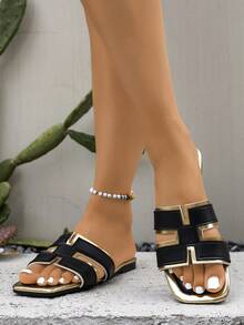 新款女士平底方头凉鞋，高端品质，套脚式设计，春夏户外休闲度假风，街头时尚沙滩凉鞋