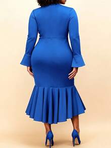 Robe mi-longue en tricot à col rond, manches longues et volants à l'ourlet pour femmes grande taille, bleu royal. Élégante et gracieuse. - Bleu azur - Voir 6