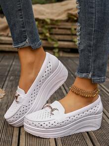 女士白色防滑马蹄形搭扣厚底休闲乐福鞋