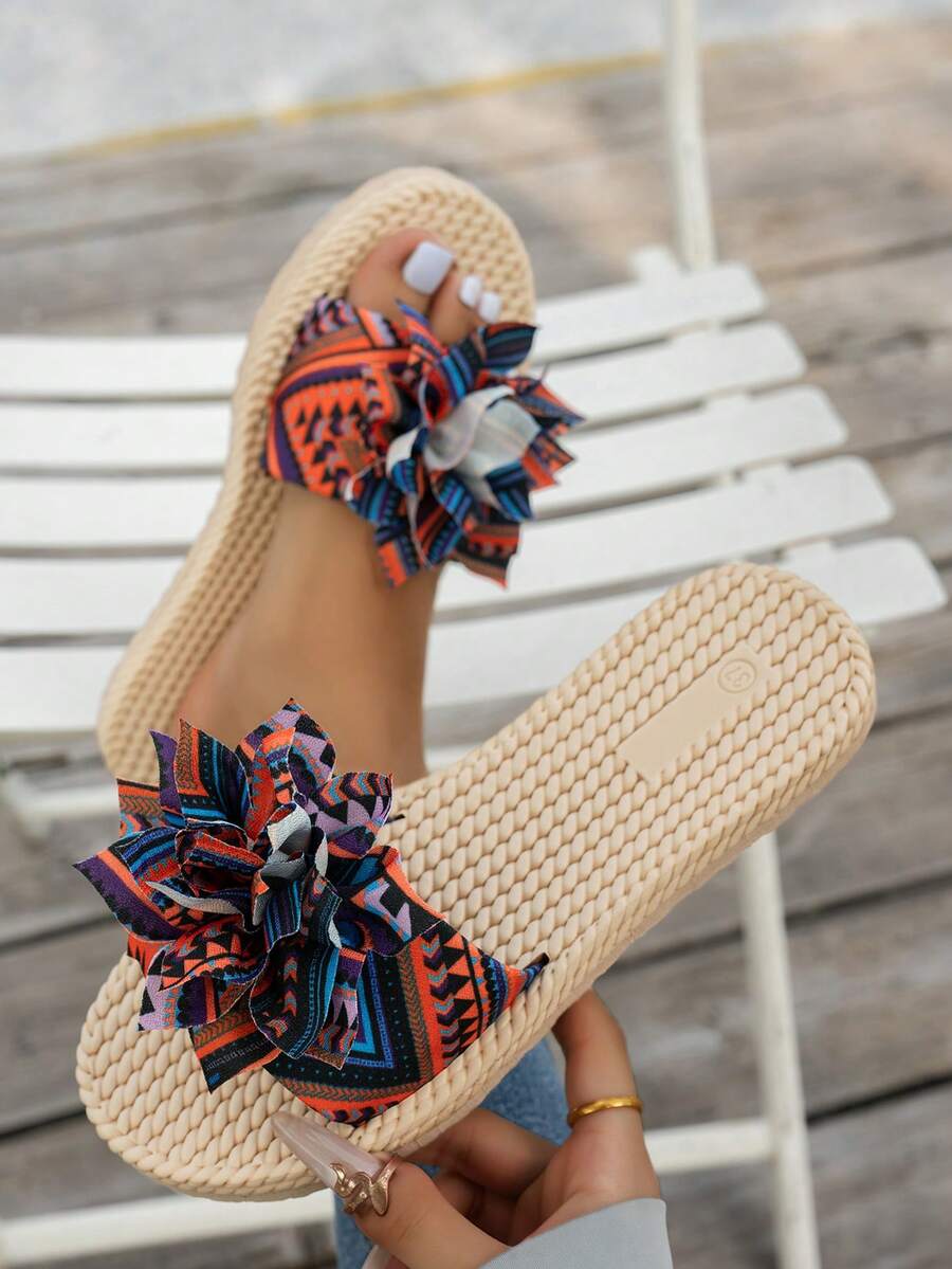 2026春季新款轻便凉鞋，平底舒适休闲沙滩鞋，花卉装饰，简约设计，女士款