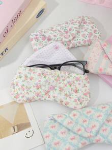 1 Túi đựng kính hình trái tim bằng vải nhung kẻ dễ thương, túi đựng kính cho nữ, hộp đựng kính cho bé gái, hộp đựng kính dùng ở nhà, khi đi du lịch và đi học, túi đựng kính râm đa chức năng, túi sắp xếp kính, phụ kiện kính râm kiểu Hàn Quốc, ví cầm tay có khóa cài, bảo vệ kính râm hoàn hảo. Quà tặng sinh nhật, quà tặng bạn bè, quà tặng phù dâu, quà tặng tựu trường, quà tặng Valentine, đồ dùng cần thiết khi đi du lịch, đồ dùng ký túc xá. - Nhiều màu - Xem 7