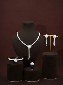 Bộ trang sức 5 món thời trang hình hoa 3D đính đá Cubic Zirconia, bao gồm dây chuyền, bông tai, nhẫn và vòng tay, thích hợp cho phụ nữ trong các dịp cưới hỏi, sinh nhật, lễ hội, tiệc tùng và du lịch, ngày Valentine. - Bạc - Xem 5