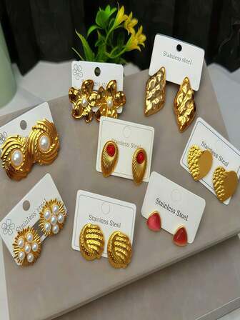 12個セット ステンレス鋼/パール レッド クリスマスシリーズ ホリデーイヤリング、クリスマスリボン ベリーレッド ギフトバッグ クリスマスストッキング レジンイヤリング、クリエイティブ カートゥーン クリスマスイヤリング ホリデーギフトイヤリング レディース