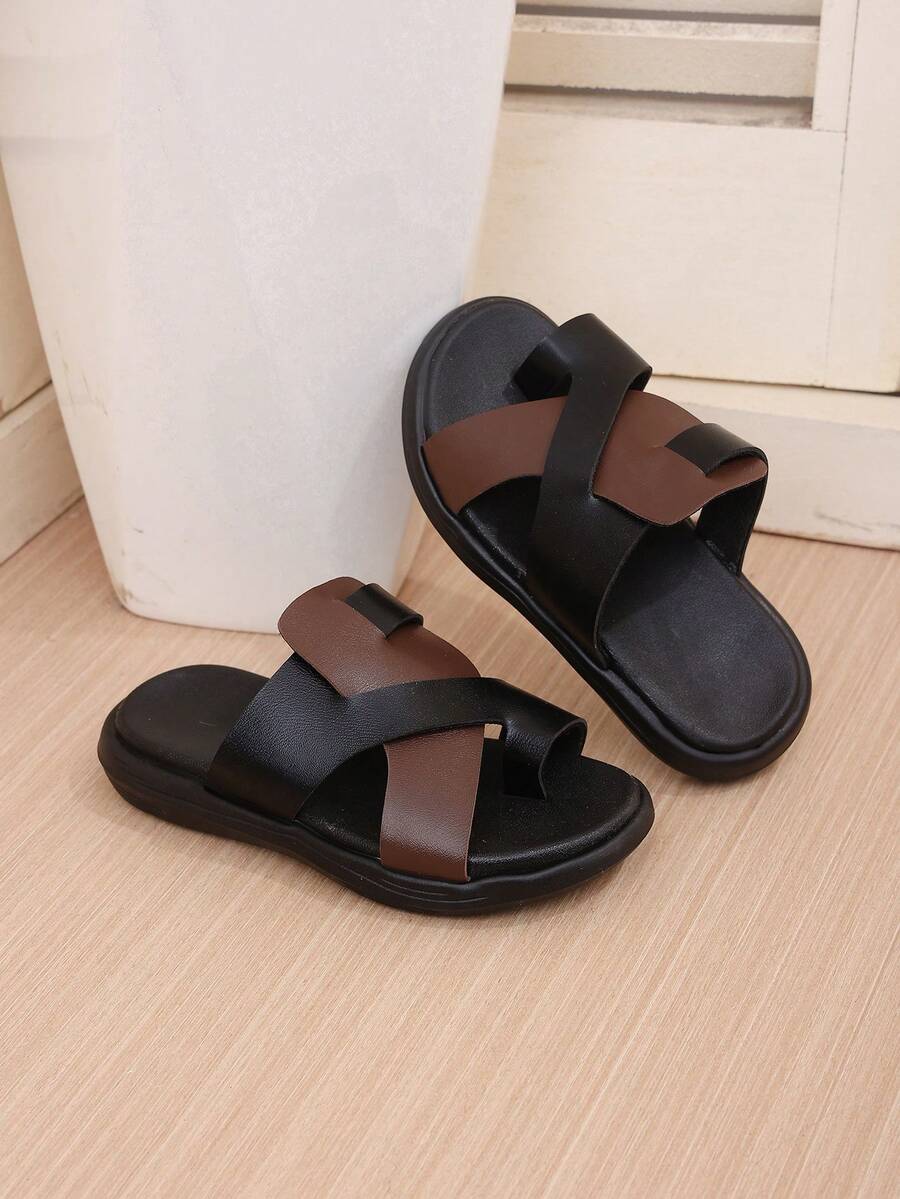 1双黑色和棕色加大码儿童交叉绑带坡跟凉鞋，PU材质，柔软防滑，圆头设计，轻便舒适，休闲百搭，适合5-15岁男孩女孩，居家、海滩、户外、夏季皆宜。 - 黑色 - 查看 1