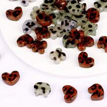 5/10颗塑料/树脂材质的波点、豹纹、花朵、心形珠子，适合DIY珠宝、手链/项链、手机挂绳等工艺品制作。