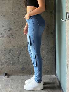 浅蓝色中腰修身工装多口袋牛仔裤女款 - 休闲街头风，修身提臀，日常百搭牛仔裤