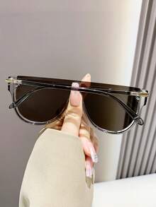 Gafas de sol de moda Y2K con lente única y espejo de mercurio oversize, gafas de sol unisex para damas, mujeres y hombres, con protección UV400 para rostros grandes y conducción al aire libre - Plateado - Ver 4