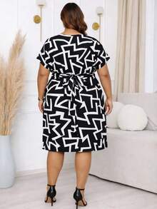 Women's Plus Size Midi Dress, Loose Fit, Comfortable, And Loose Style. - 幾何黑色背景 - 查看 2