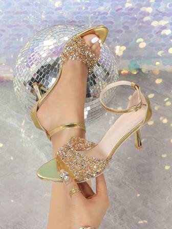 7ซม. รองเท้าแตะส้นสูงส้นเข็มแบบเปิดนิ้วเท้าสายรัดข้อเท้า ประดับหัวเข็มขัด พลอยเทียม กลิตเตอร์สีทองโปร่งใส หรูหราทันสมัยสำหรับผู้หญิง, สัมผัสเมทัลลิกมีเสน่ห์สำหรับออกเดท, วันหยุด, งานแต่งงาน, ปาร์ตี้, กิจกรรมกลางแจ้ง, สวมใส่ในชีวิตประจำวัน