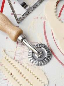 1pc 8.8 Inch Pasta Cutter, Stainless Steel Spaghetti Cutter, Handheld Dough Cutter, Pasta Extruder, Italian Pasta Maker, Pasta Lattice Roller, Kitchen Cooking Handheld Dough Cutter (Random Color And Style)