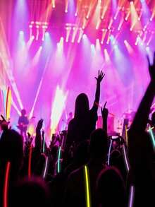 50/100 8-Inch Party Glow Stick Set, Ultra-Bright Glow Sticks That Can Glow In The Dark For 9 To 13 Hours Continuously. You Can Also DIY Bracelets, Party Glasses, Necklaces, Earrings, Balls, Etc. - Colorful - View 5