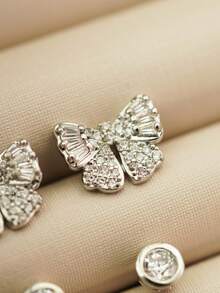 1 par de Brincos Feminino formato Laço com pedras cravejadas - Prata - Visão 4