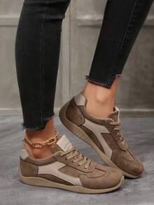 2026 Spring/Autumn Women's Casual Sneakers, Patchwork Design Flat Shoes, Comfortable For Daily Wear, Suitable For Students, Versatile White Shoes, Retro Style Athletic Shoes