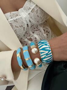 1件蓝色斑马纹珐琅渐变珍珠菱形合金手镯，适合女性日常通勤、朋友聚会、浪漫节日、街头摄影、时装秀等场合佩戴（手镯的纹理和颜色可能与实物略有不同）。 - 藍色 - 查看 4