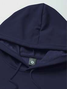 男士连帽长袖套头卫衣三件套，修身版型，印有意大利米兰图案。适合多种场合：日常休闲穿着、通勤、城市旅行或短途度假，以及与家人朋友聚会。也是送给男友或丈夫的绝佳礼物。