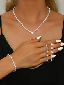 4件套新娘首饰套装，包含项链、手链、耳环，别具一格的高端时尚配饰。情人节配饰