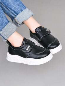 1 Pair Unisex Casual Design Low-Top Sneakers, Soft Sole Non-Slip Children's Skate Shoes, Fashion Versatile Student Running Shoes, Suitable For All Seasons - Black - View 2