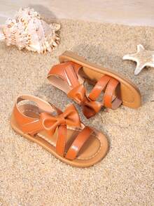 1 Pair Of Girls' Shoes With Caramel Brown Bow Sandals, The Upper Is Made Of Faux Leather Material, With Bow And Cross Strap Design, Exposed Toe Low Top Style, Flat Bottom Lightweight, Casual Retro Style Sandals, Suitable For Park Picnics And Children's Afternoon Tea - Brown - View 6