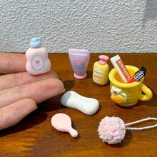 Exquisito juego de baño en miniatura para casa de muñecas, que incluye cepillo de dientes en miniatura, pasta de dientes, vaso, gel de ducha, bola de baño, jabón, champú, limpiador facial y cepillo corporal. Estos delicados modelos en miniatura de baño para casa de muñecas también son excelentes accesorios de fotografía. - Multicolor - Ver 4