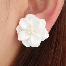 Korean Simple Versatile Exaggerated Camellia Earrings Elegant Fresh Three-Dimensional White Flower Pearl Stud Earrings Korean Style - Bộ đồ 5962 - Xem 4