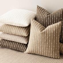 1 chiếc vỏ gối trang trí bằng vải jacquard màu nâu cà phê (không kèm ruột gối), chất liệu nhung mềm mại, hiện đại, họa tiết sọc, thích hợp cho ghế sofa, phòng ngủ, phòng khách, phòng trưng bày, trang trí nhà cửa, sử dụng được quanh năm. - Cà phê nâu - Xem 8