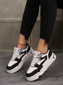 2026春季新款黑白撞色学生滑板鞋，时尚百搭休闲运动鞋，青少年ins风 - 黑與白 - 查看 5