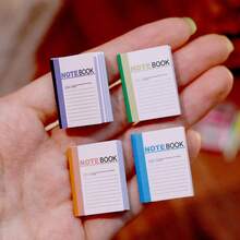 Set Alat Tulis Miniatur Skala 1:12 ini mencakup model buku catatan dengan sampul lipat, pensil dan penggaris, model penghapus, model kalkulator, dan barang-barang lainnya. Dapat digunakan sebagai dekorasi rumah boneka realistis, properti fotografi, atau dekorasi taman miniatur. - MultiWarna - View 7
