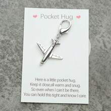 1pc/2pcs/5pcs Silver Airplane Keychain Set, Comes With Pocket Hug Greeting Card, Holiday Gift, Commemorative Gift, Backpack And Car Key Accessories, Good Luck Gift For Friends And Family, Durable, Student Gift, Travel Decor Accessory - Silver - View 4