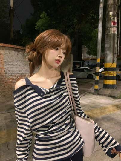 甜美别致的撞色条纹露肩宽松衬衫，春季