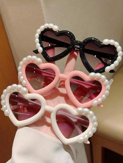 Gafas para niños, actuaciones atractivas de niños y niñas, jardín de infancia, perlas con forma de corazón como decoraciones, fotos