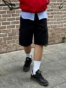 Shorts jeans pretos lisos com bolsos inclinados para homem, ideais para o verão. - Preto - Ver 4