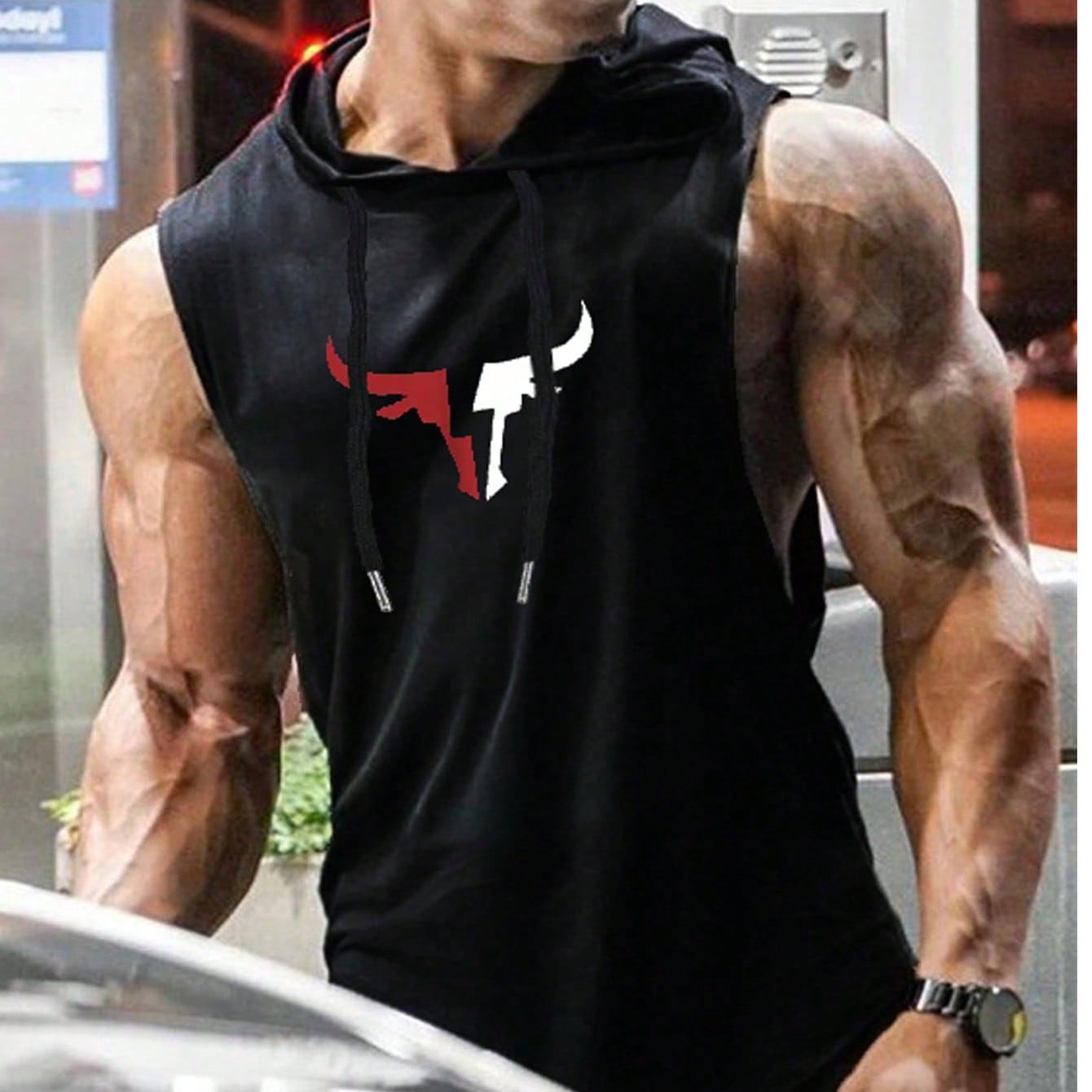 Camiseta sin mangas con capucha de moda para fitness, ropa versátil de talla grande para hombres, diseño estampado elegante que muestra el deporte d